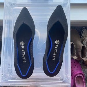 Black Rothy’s point toe